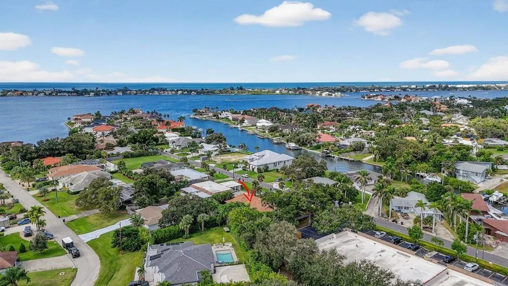 1884 Southpointe Dr, Sarasota, FL 34231