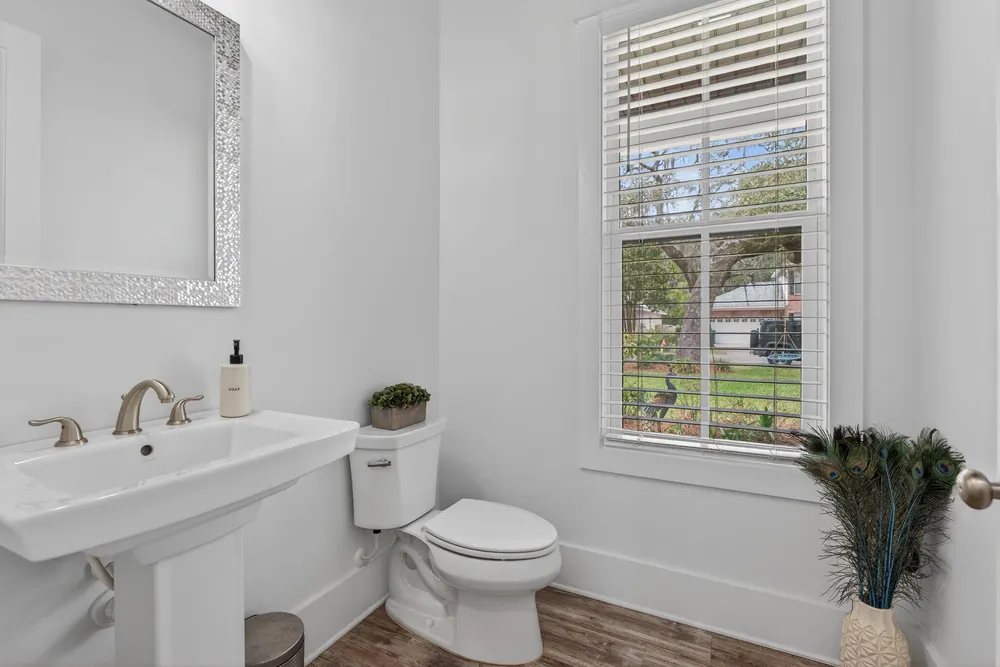 6 Plantation Oaks Dr, Mary Esther, FL 32569
