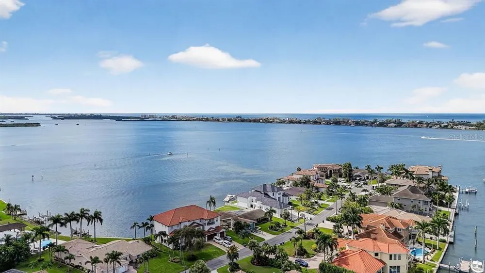 1884 Southpointe Dr, Sarasota, FL 34231