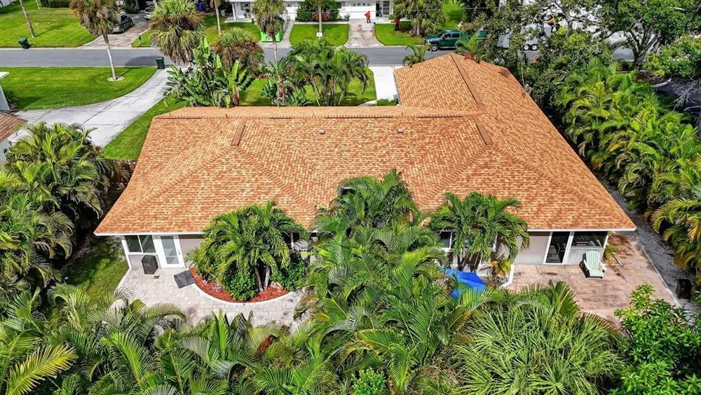 1884 Southpointe Dr, Sarasota, FL 34231