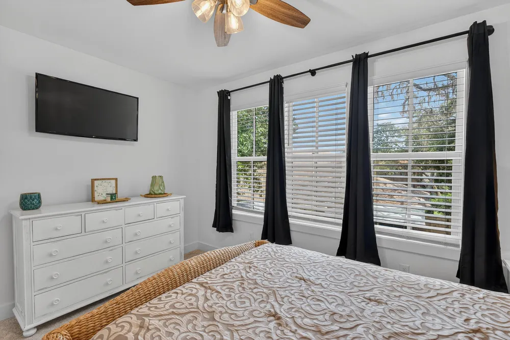 6 Plantation Oaks Dr, Mary Esther, FL 32569