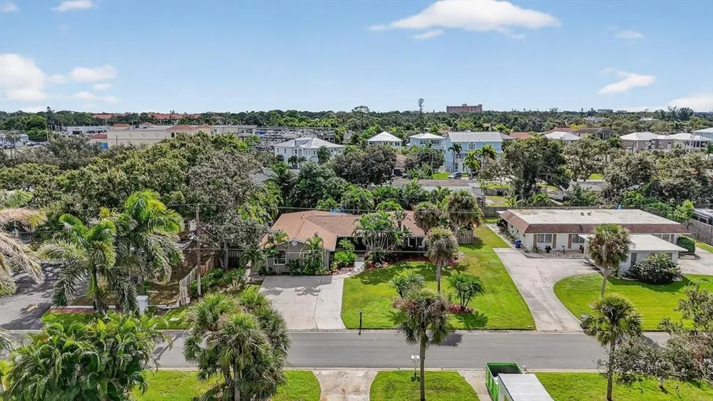 1884 Southpointe Dr, Sarasota, FL 34231