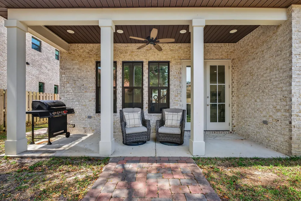 6 Plantation Oaks Dr, Mary Esther, FL 32569