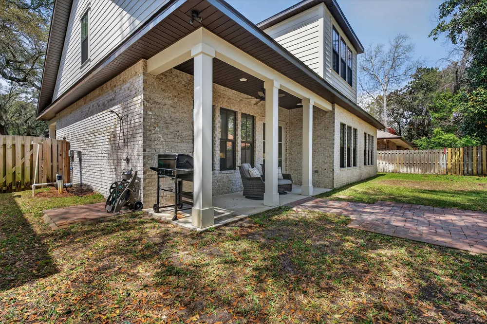 6 Plantation Oaks Dr, Mary Esther, FL 32569