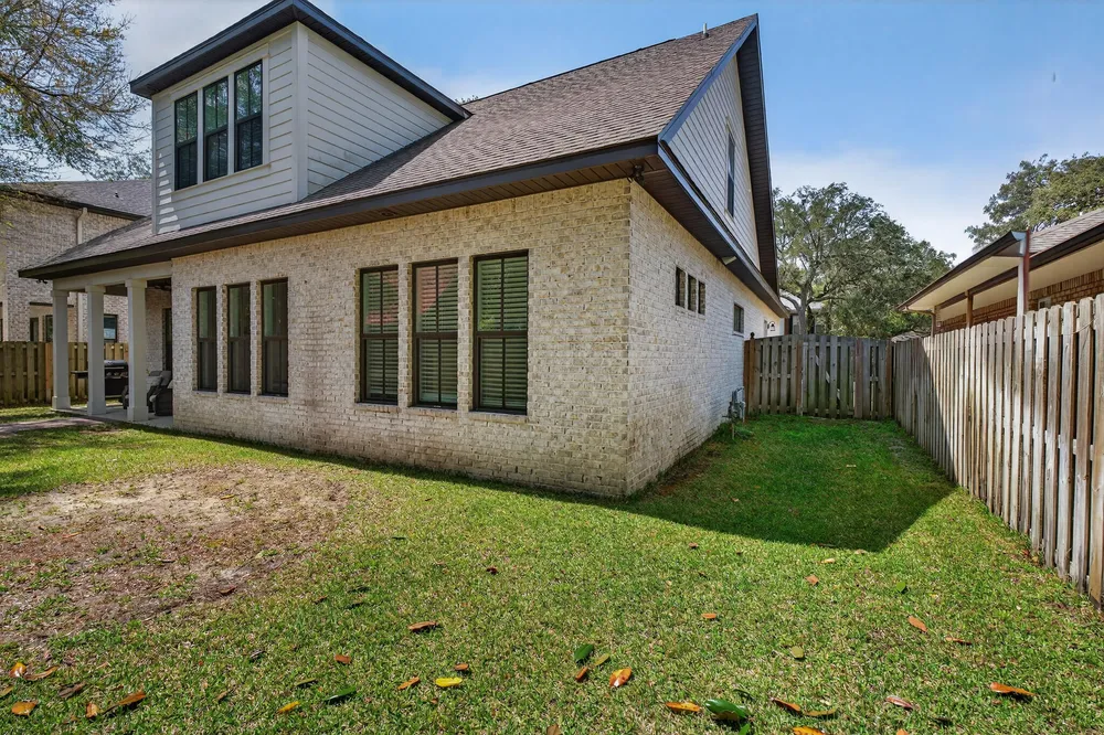 6 Plantation Oaks Dr, Mary Esther, FL 32569