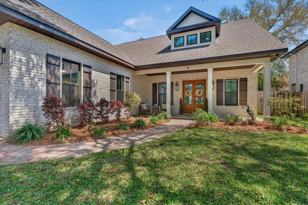6 Plantation Oaks Dr, Mary Esther, FL 32569