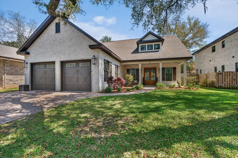 6 Plantation Oaks Dr, Mary Esther, FL 32569