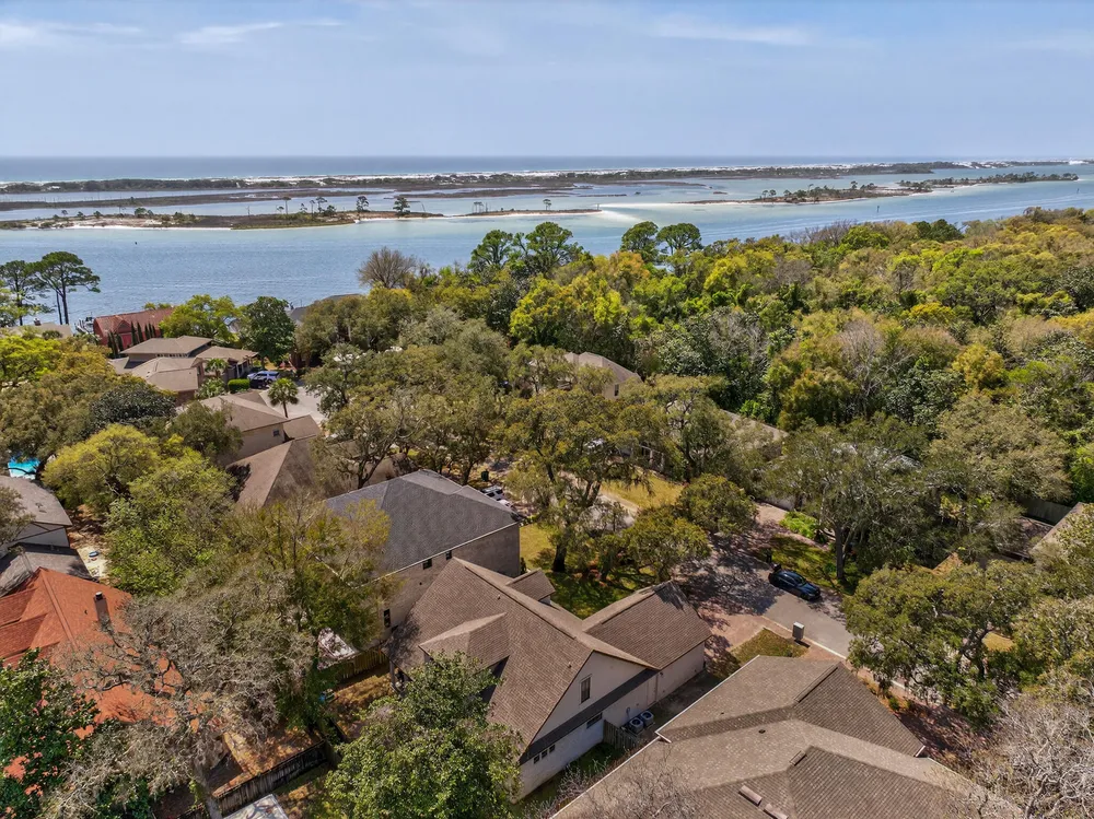 6 Plantation Oaks Dr, Mary Esther, FL 32569