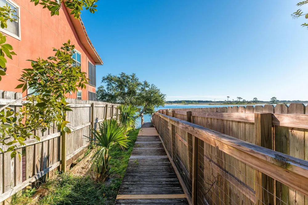 6 Plantation Oaks Dr, Mary Esther, FL 32569