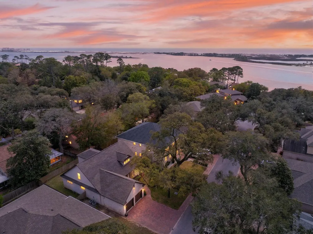 6 Plantation Oaks Dr, Mary Esther, FL 32569