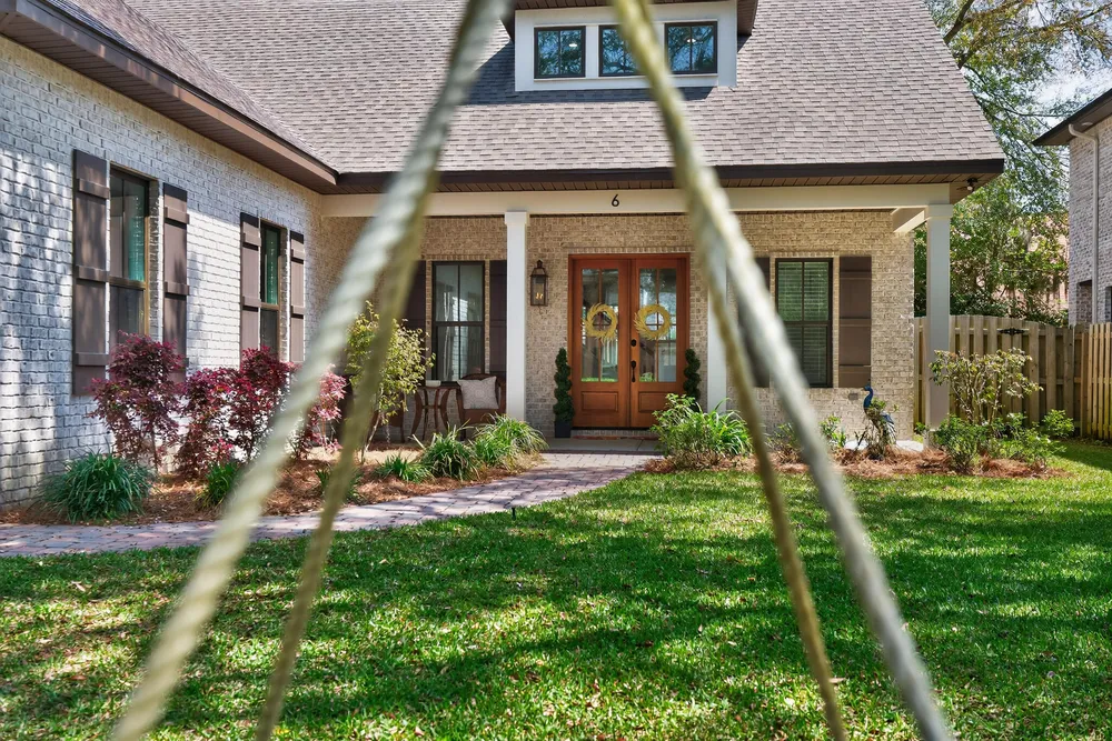 6 Plantation Oaks Dr, Mary Esther, FL 32569