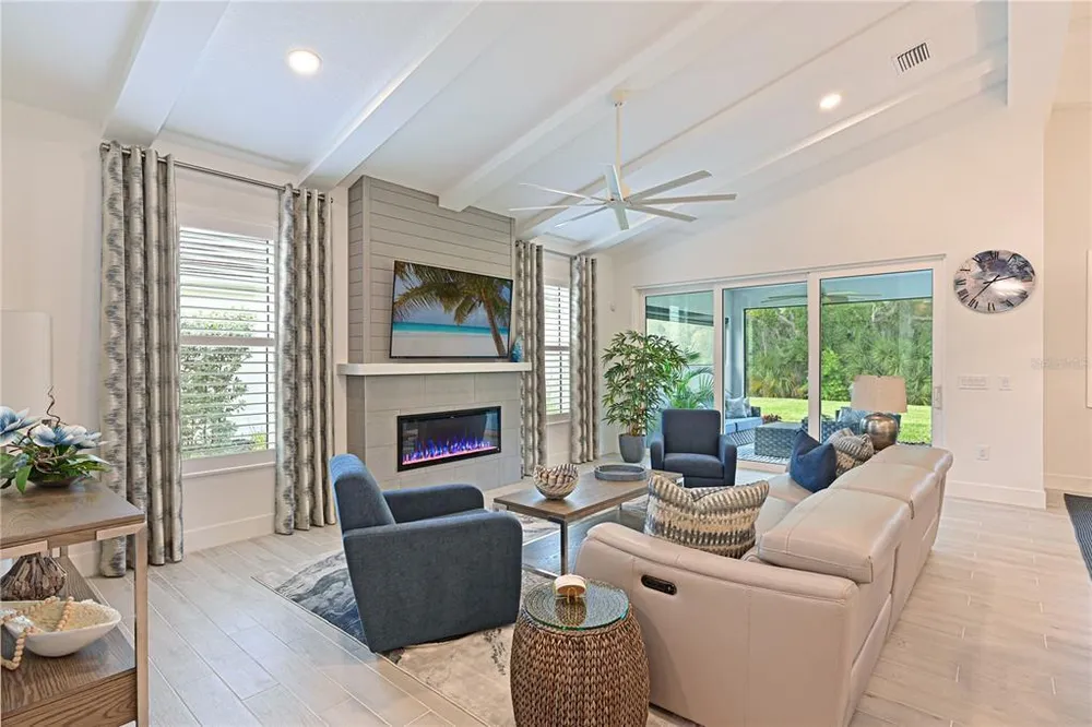8084 Slipway Dr, Sarasota, FL 34240