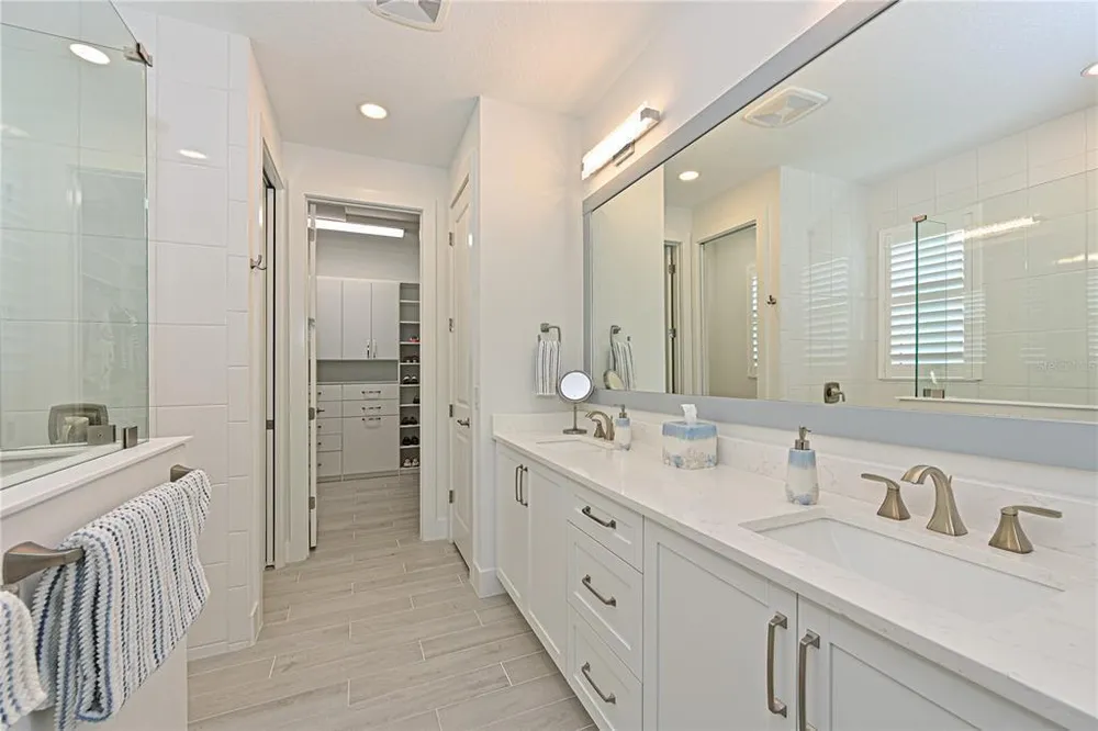 8084 Slipway Dr, Sarasota, FL 34240