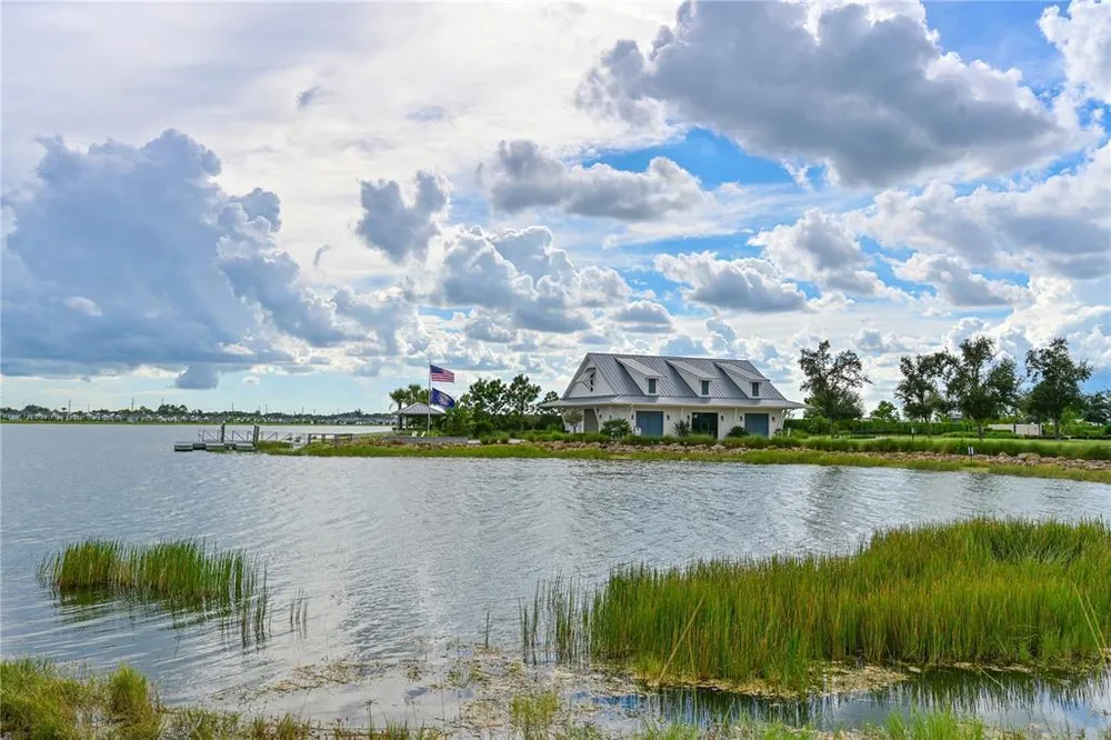 8084 Slipway Dr, Sarasota, FL 34240