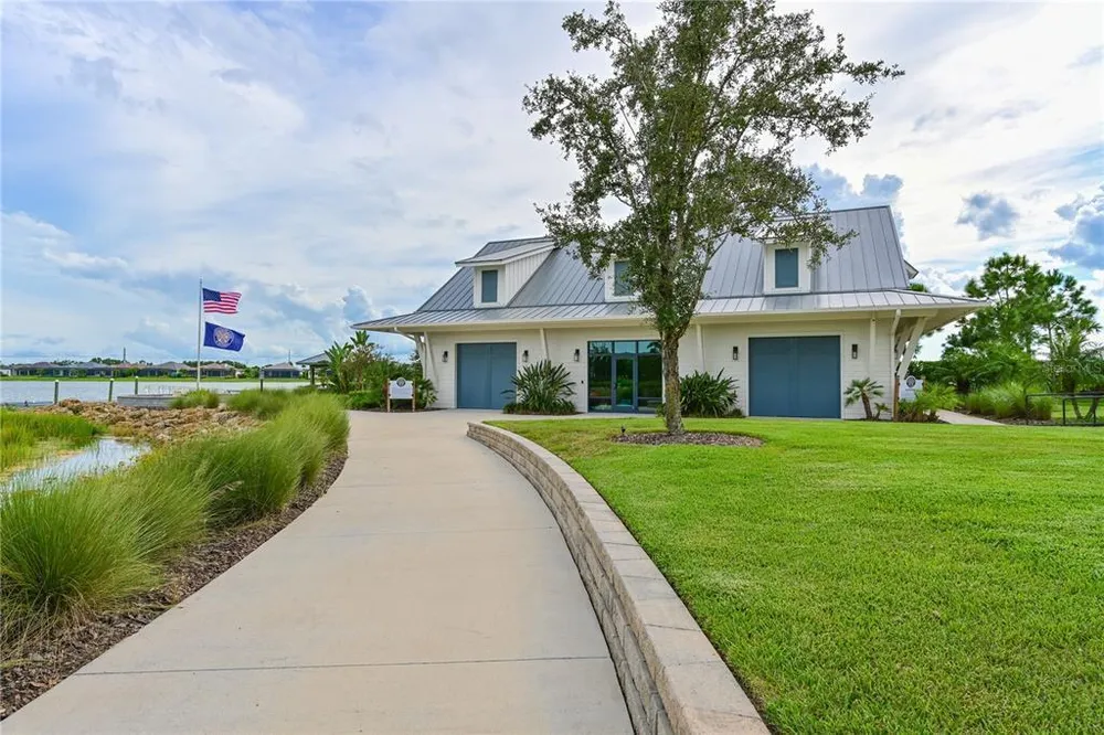 8084 Slipway Dr, Sarasota, FL 34240