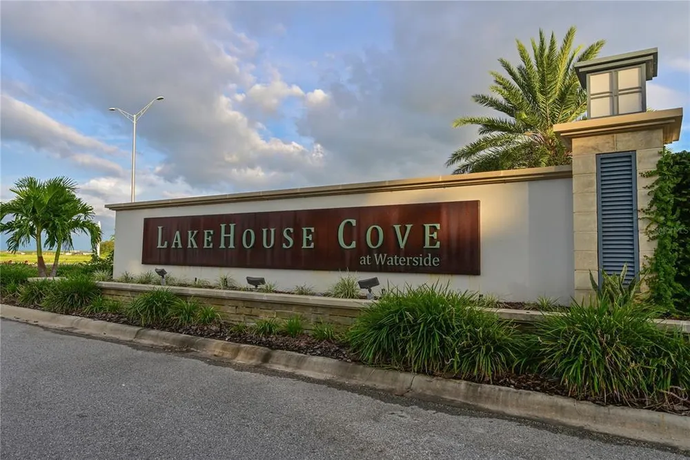 8084 Slipway Dr, Sarasota, FL 34240
