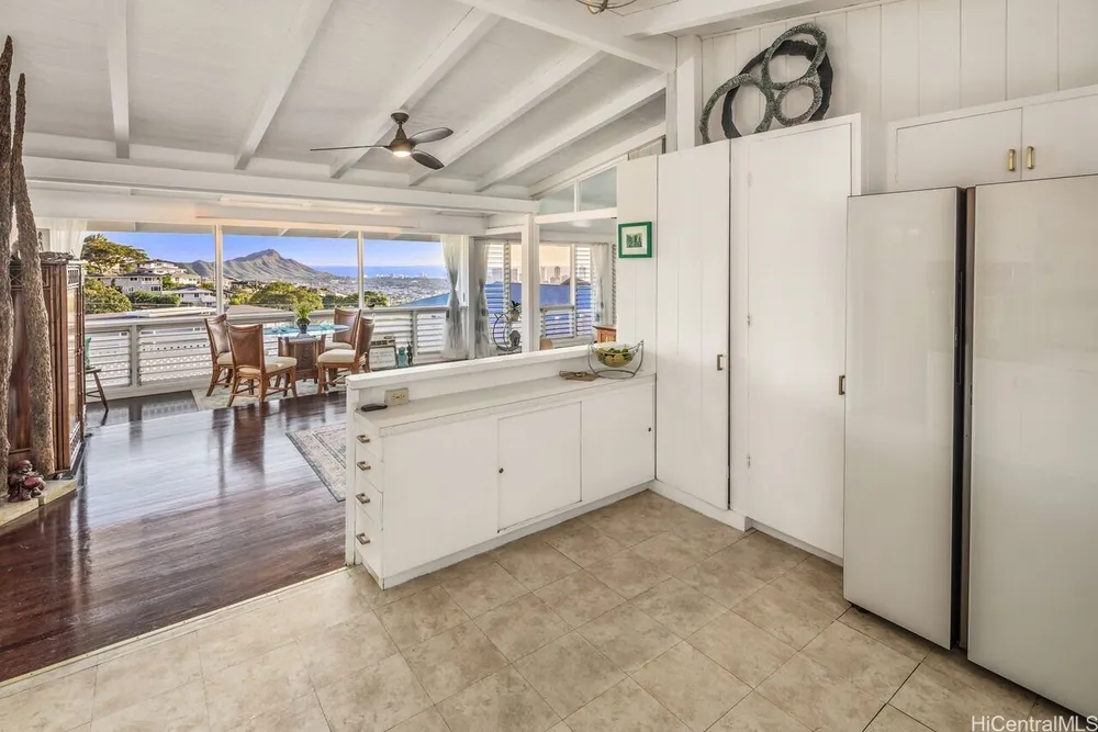 1834 St Louis Dr, Honolulu, HI 96816