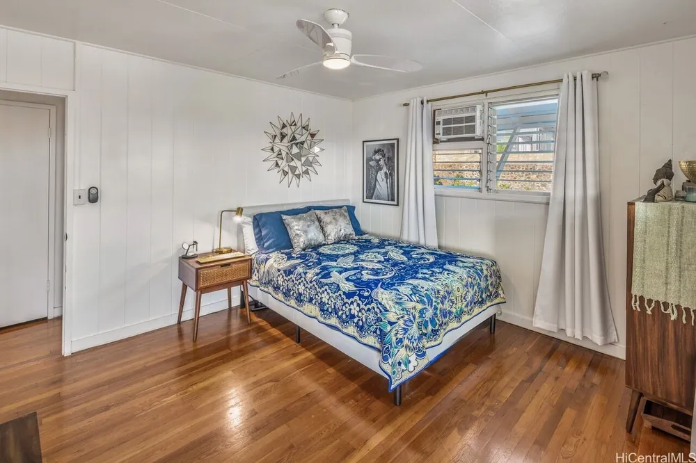 1834 St Louis Dr, Honolulu, HI 96816
