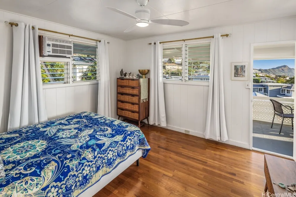 1834 St Louis Dr, Honolulu, HI 96816