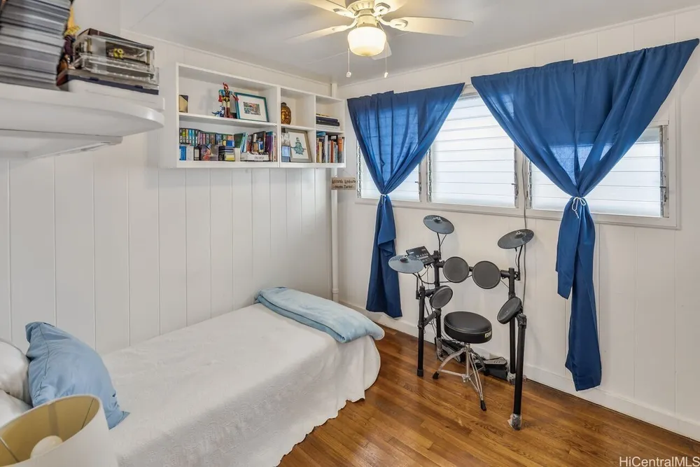 1834 St Louis Dr, Honolulu, HI 96816