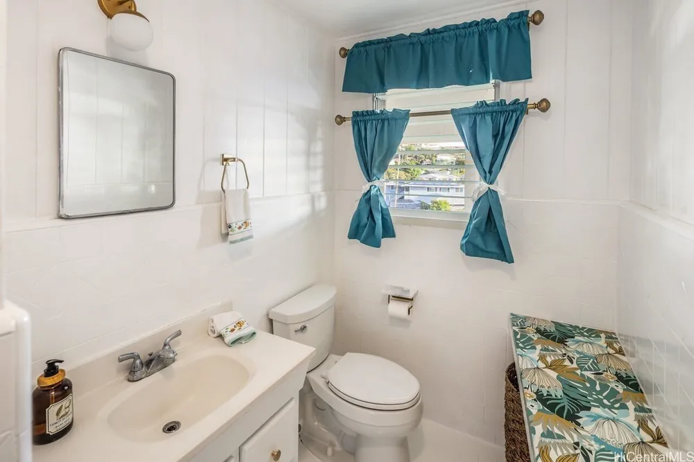 1834 St Louis Dr, Honolulu, HI 96816