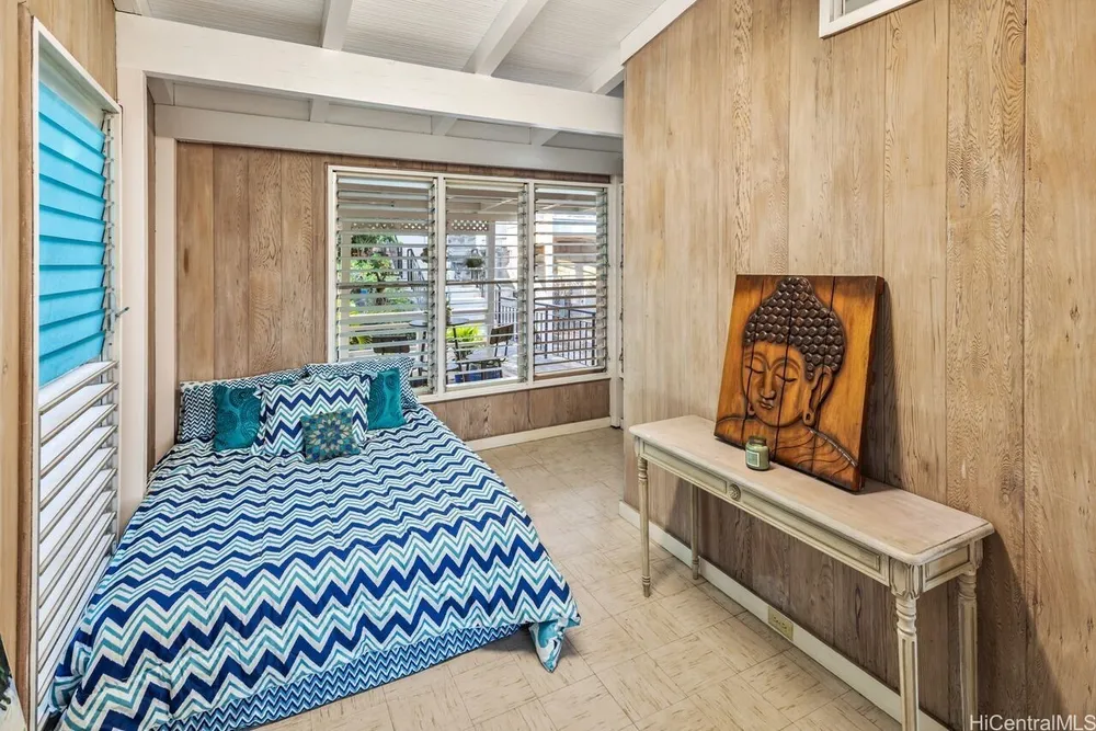 1834 St Louis Dr, Honolulu, HI 96816