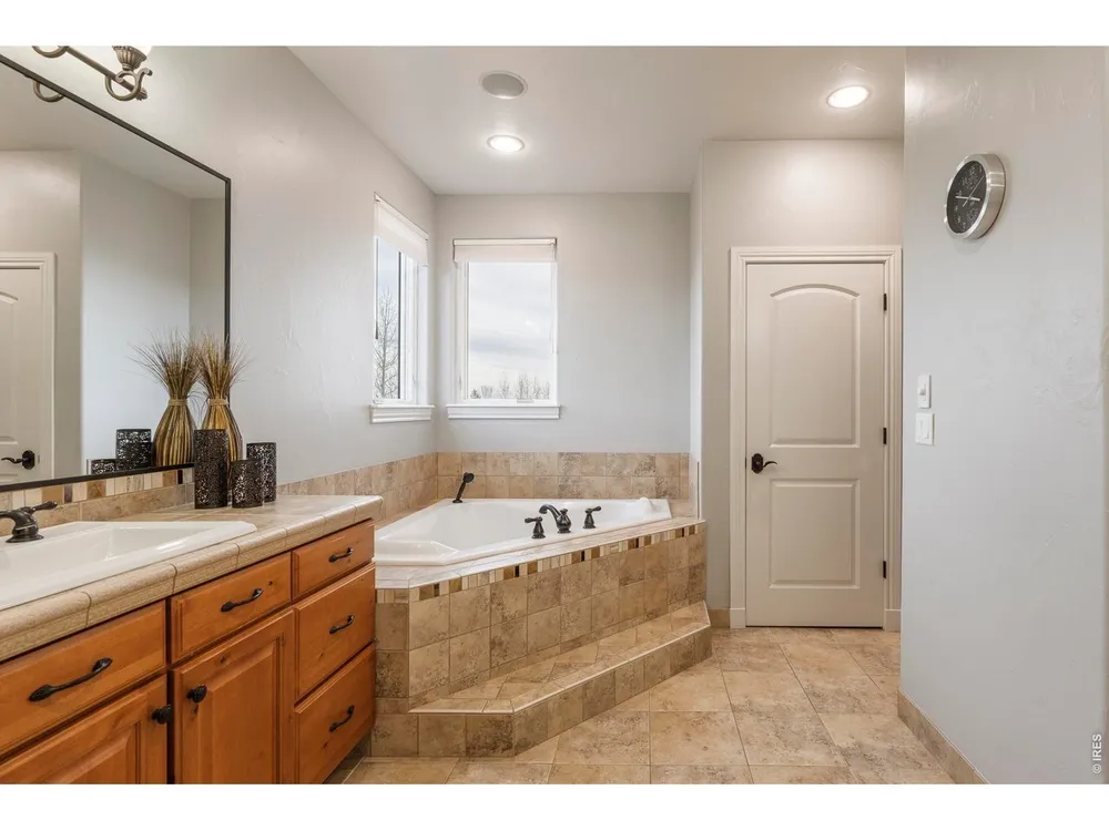 8712 Portico Ln, Longmont, CO 80503