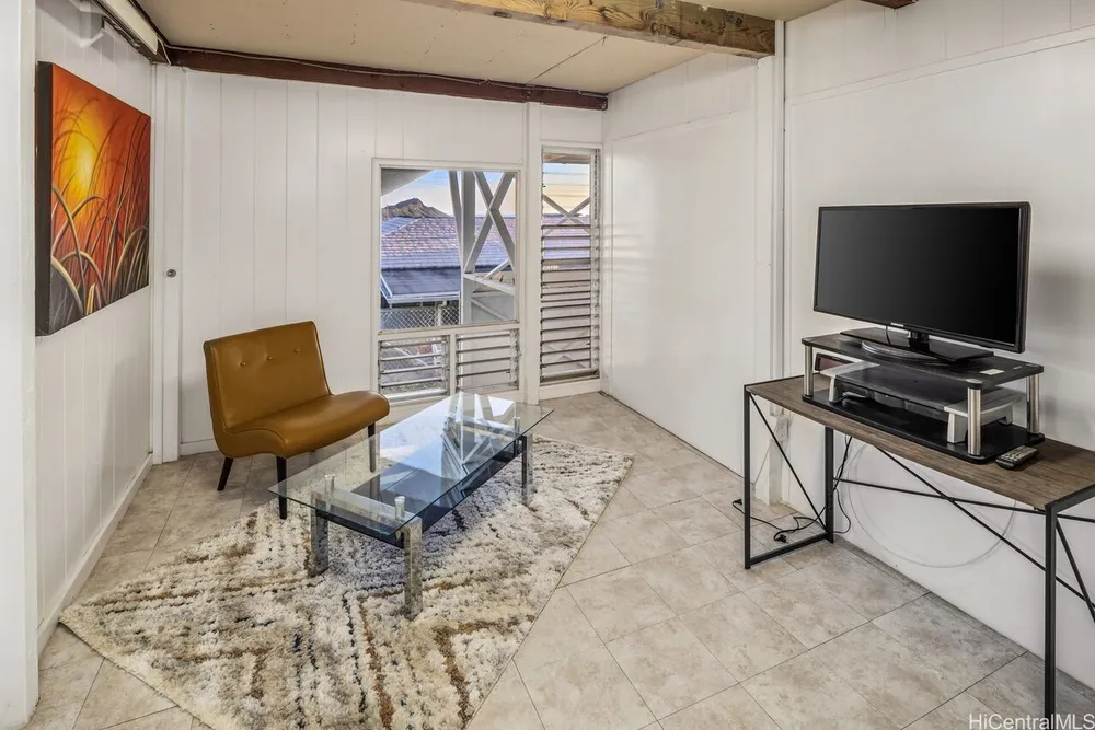 1834 St Louis Dr, Honolulu, HI 96816