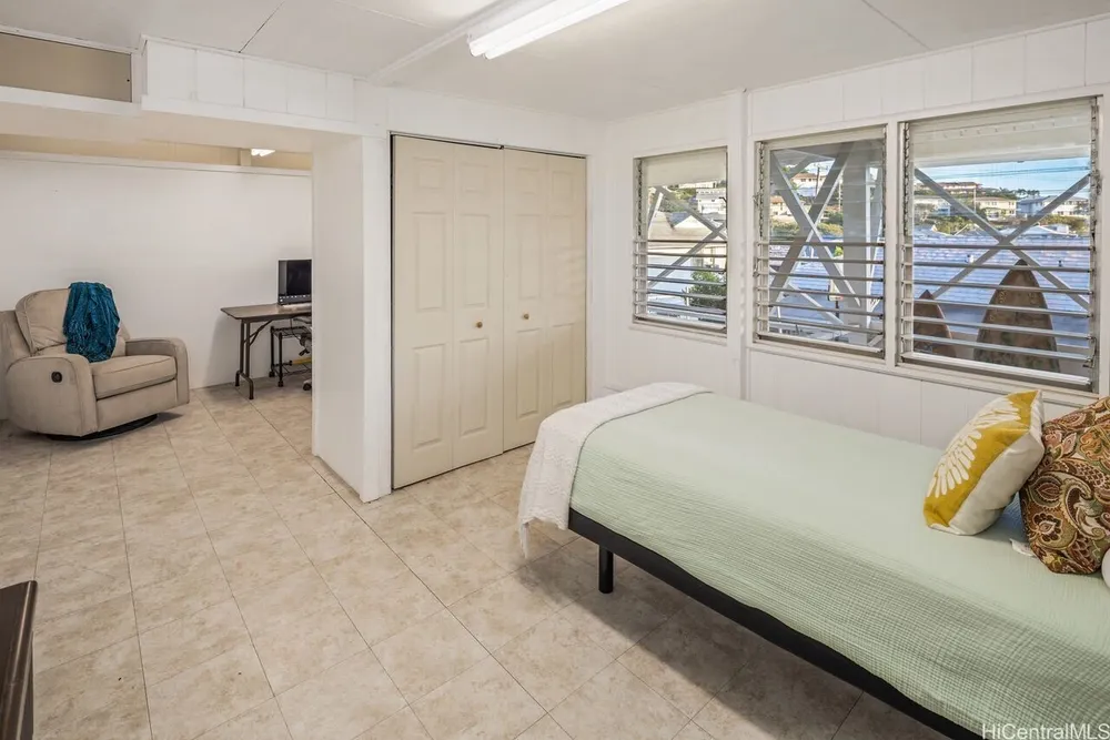 1834 St Louis Dr, Honolulu, HI 96816
