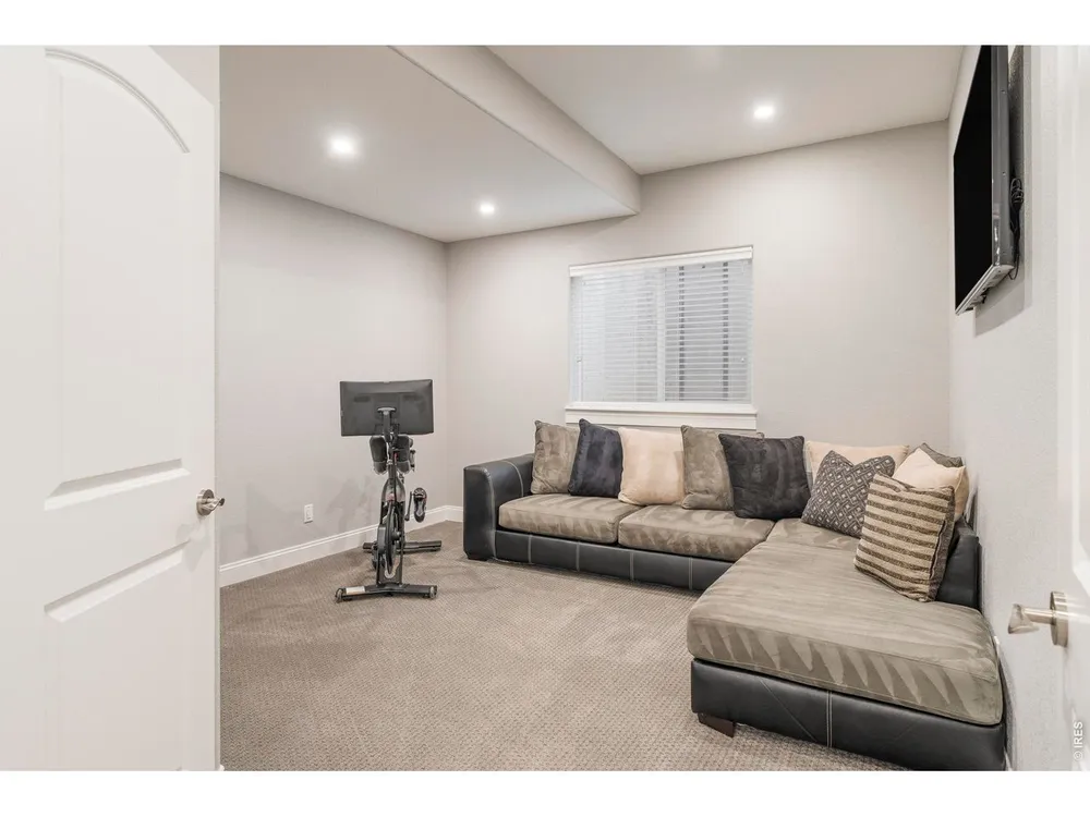 8712 Portico Ln, Longmont, CO 80503