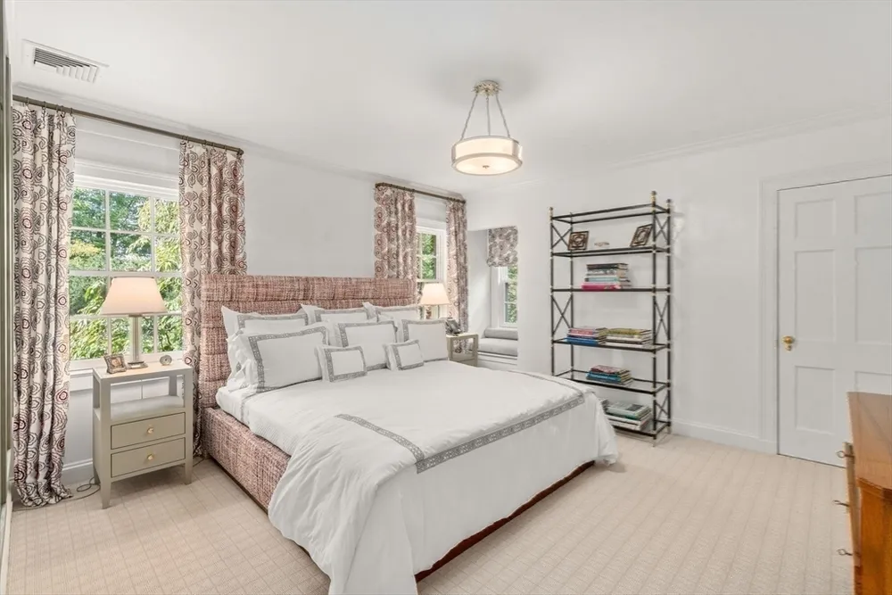 188 Heath St, Brookline, MA 02467