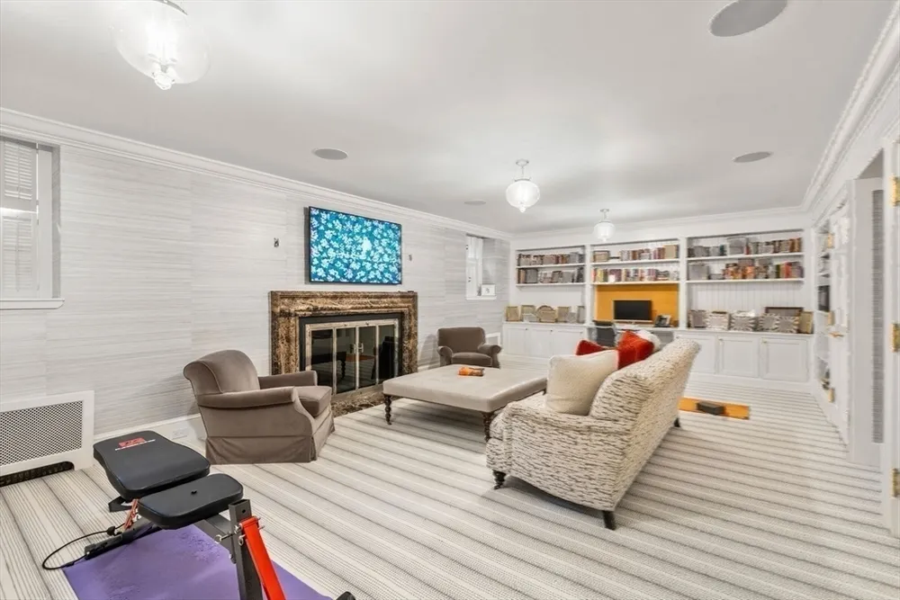188 Heath St, Brookline, MA 02467