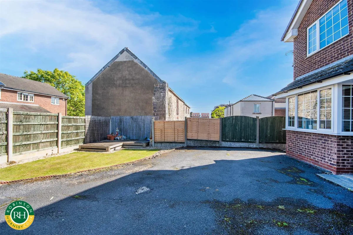 Manor Farm Close, Adwick-Le-Street, Doncaster