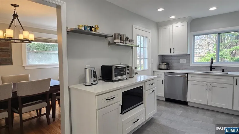 446 Maple Hill Dr, Hackensack, NJ 07601