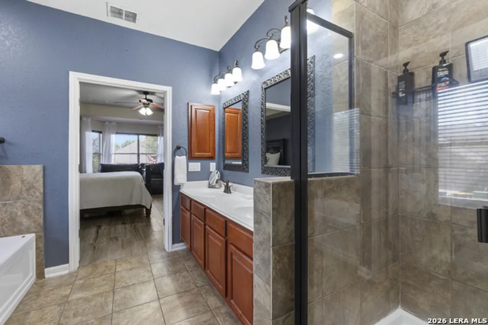 201 Kensington Dr, Cibolo, TX 78108