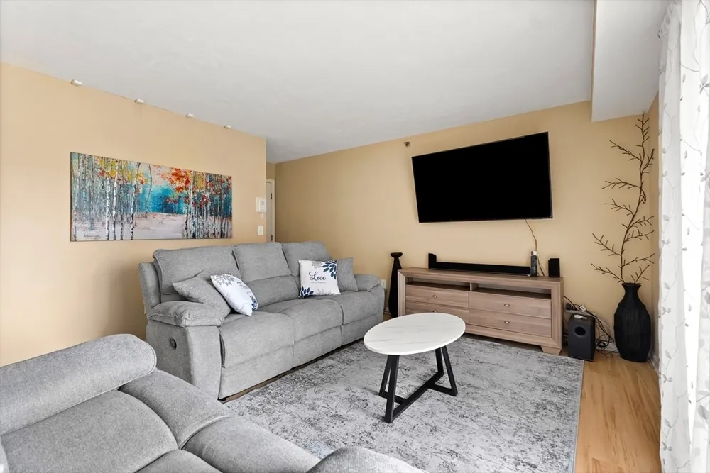 84 Tennis Plaza Rd, Dracut, MA 01826