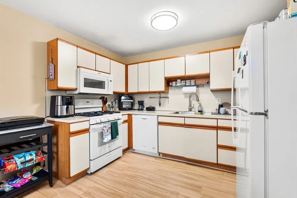 84 Tennis Plaza Rd, Dracut, MA 01826