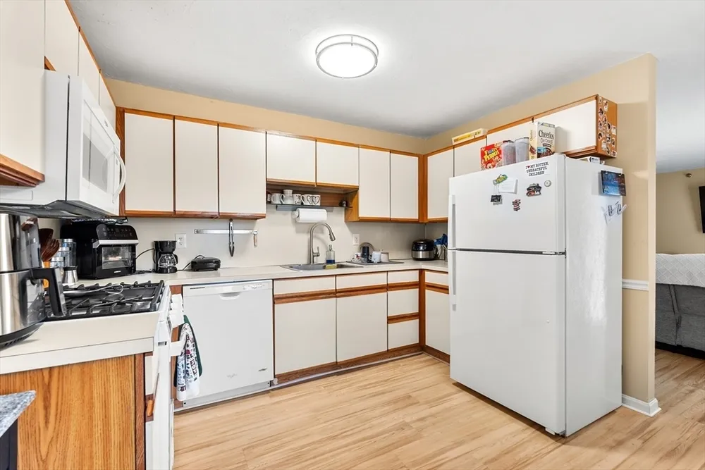 84 Tennis Plaza Rd, Dracut, MA 01826