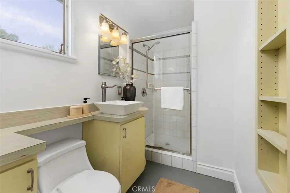 444 Oneida Dr, Pasadena, CA 91107