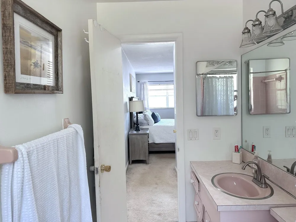 3930 Crystal Lake Dr, Deerfield Beach, FL 33064