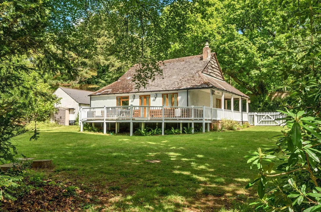 https://mr0.homeflow-assets.co.uk/files/photo/image/47296/6731/_x_/TOP260097_21.jpg