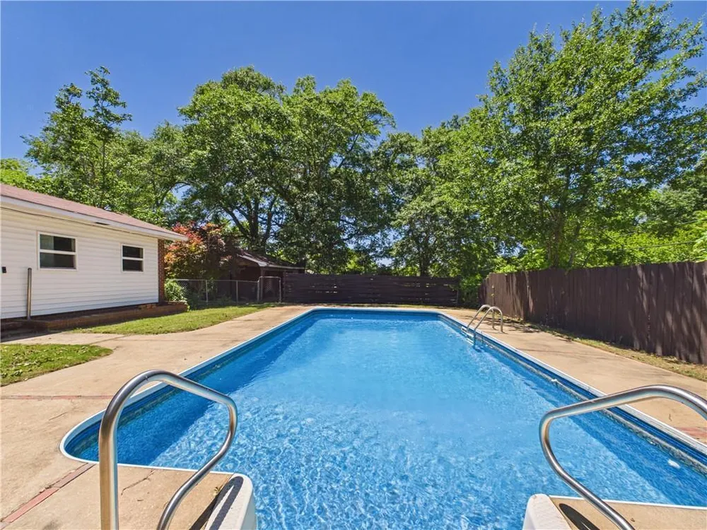 2405 8th Ave, Phenix City, AL 36867
