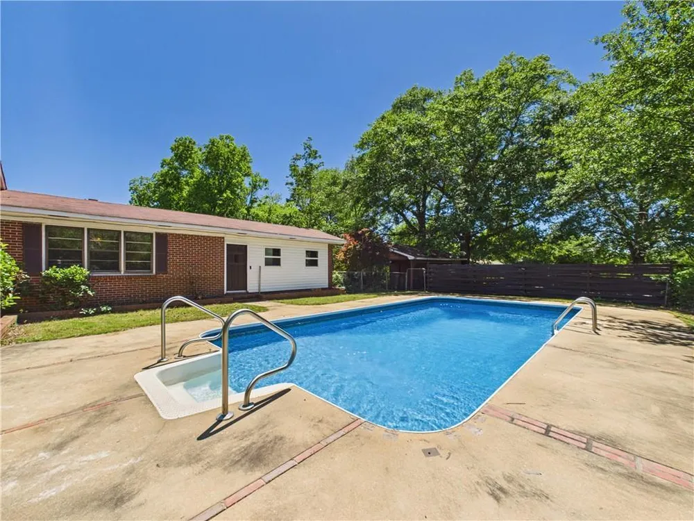 2405 8th Ave, Phenix City, AL 36867