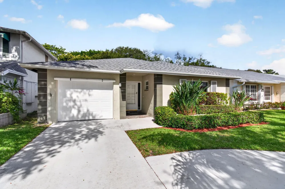 201 Del Rio Blvd, Boca Raton, FL 33432