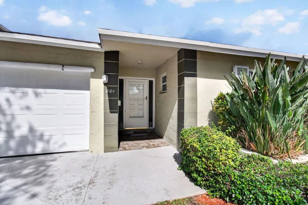 201 Del Rio Blvd, Boca Raton, FL 33432