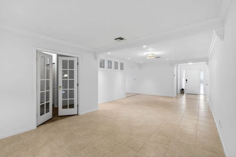 201 Del Rio Blvd, Boca Raton, FL 33432