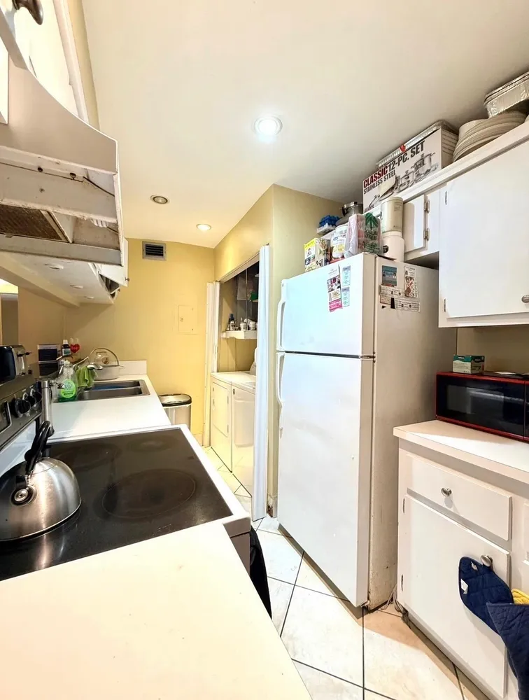 5326 NE 6th Ave, Oakland Park, FL 33334