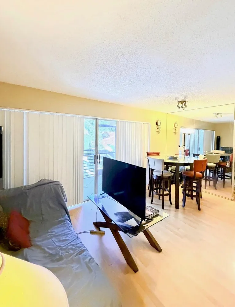 5326 NE 6th Ave, Oakland Park, FL 33334