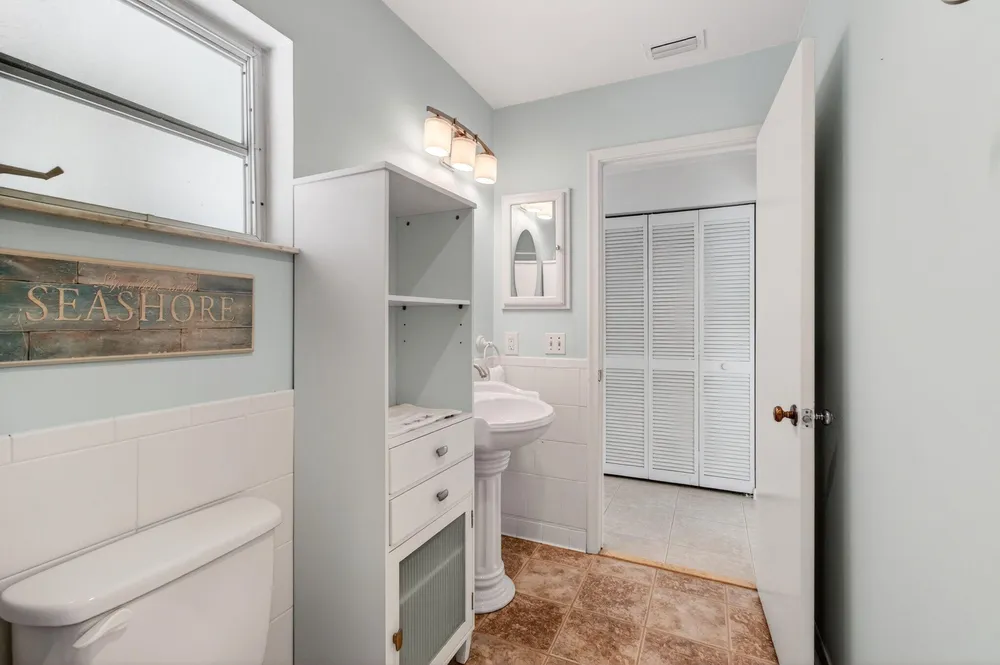 201 Del Rio Blvd, Boca Raton, FL 33432