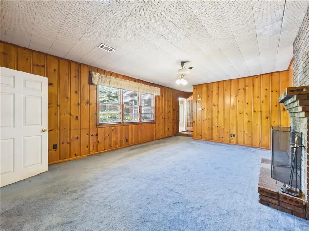 2405 8th Ave, Phenix City, AL 36867